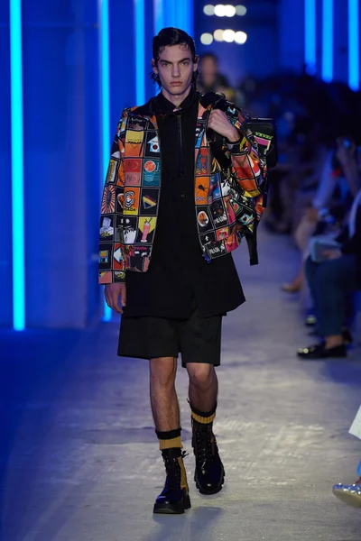 Look 18